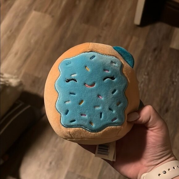 Erissa Squishmallow 5” - Picture 1 of 3